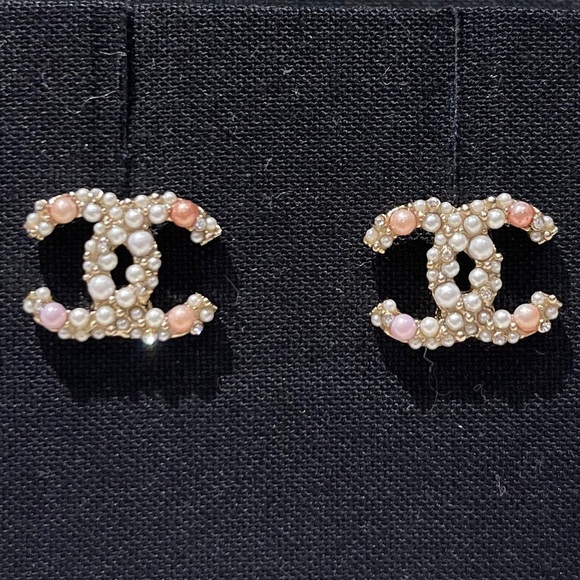 SOLD Chanel 20K CC Earrings - Picture 3 of 4